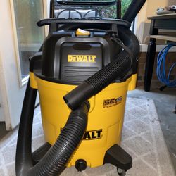 DEWALT Shop Vacuum 