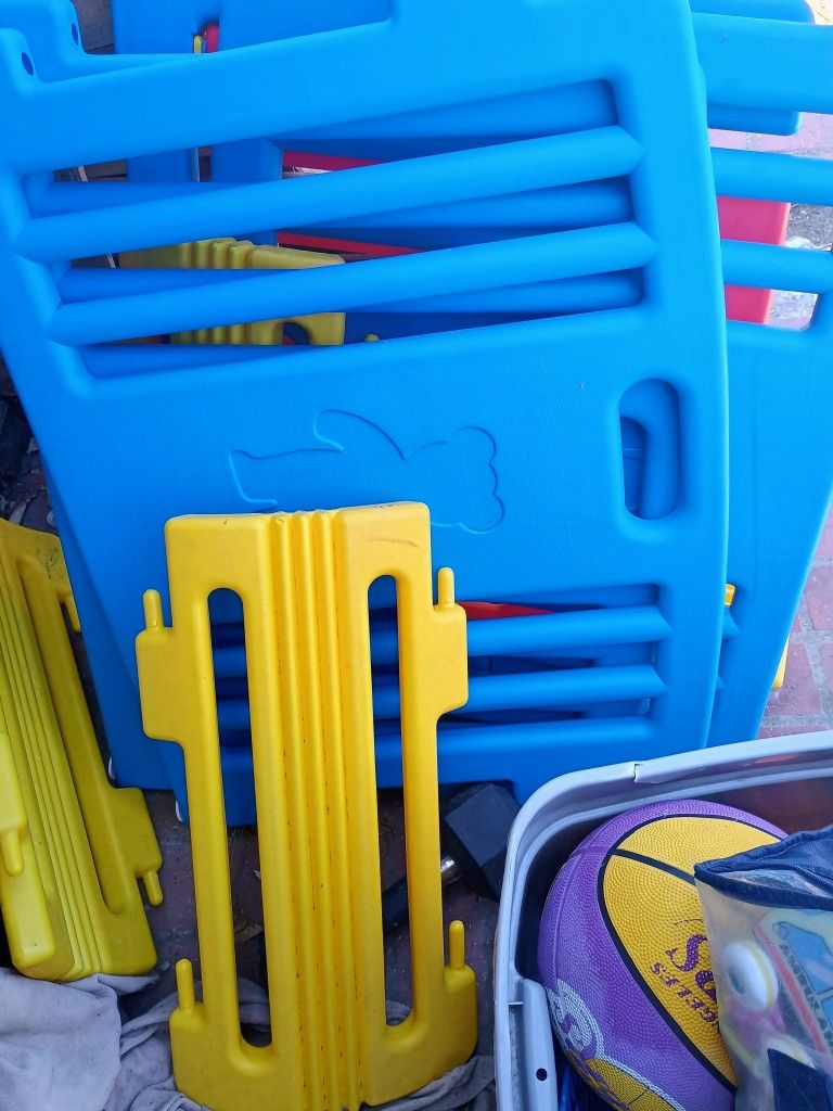 Child safety Gate FREE PENDING PICKUP 