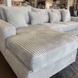 Brand New Super Plush Comfy Sectional Set 
