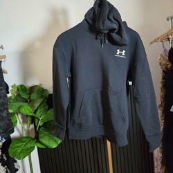 SIZE SMALL - NWT - UNDER ARMOUR HOODIE 