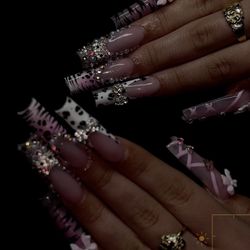 Hello Kitty Nails