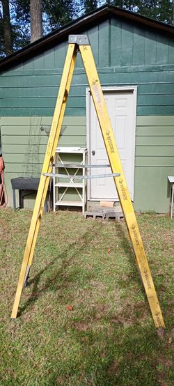 Husky Yellow Fiberglass A-Frame Step Ladder 8ft