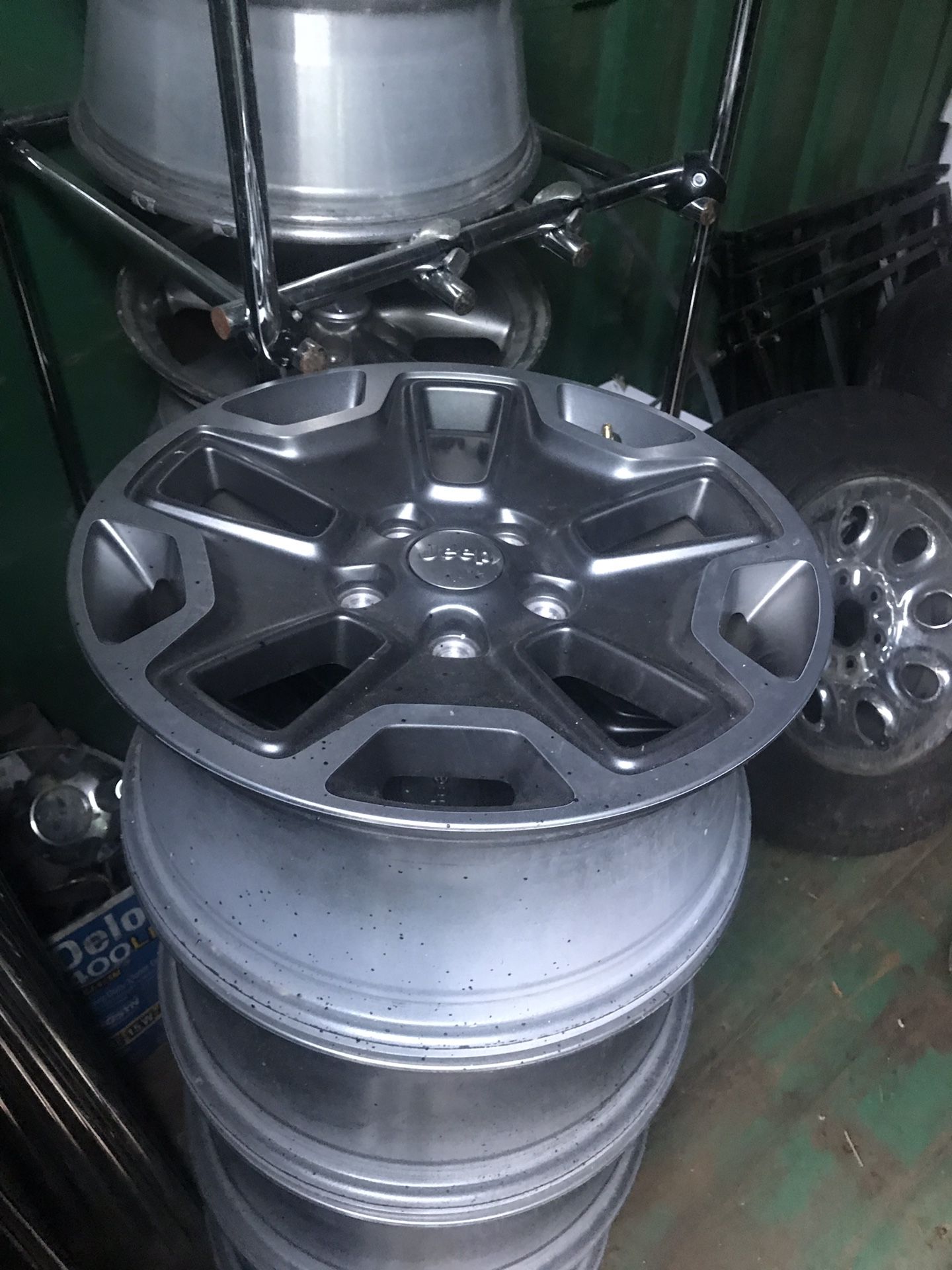 Jeep wheels like new set 4 17x9