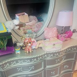 Disney Princess Fairytale Platinum 6 Drawer Dresser for Sale in Sarasota,  FL - OfferUp