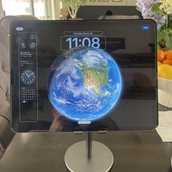 Apple iPad Pro (12.9-inch) (6th generation). 