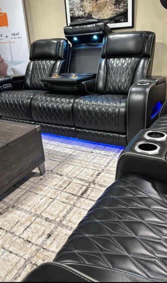 📌Boyington Black Power Reclining Sofa
Ashley Furniture$10 Down Payment Financing and delivery Available