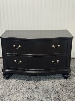 TV Stand / Entertainment Console in excellent condition.