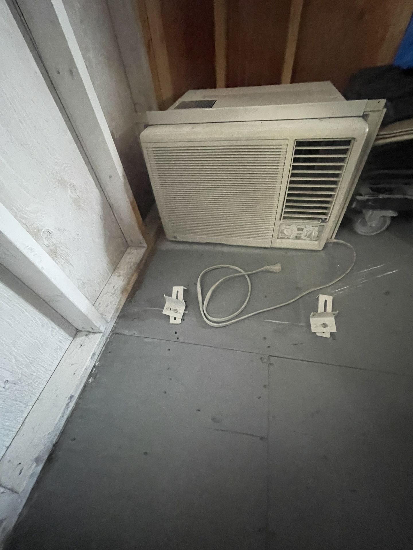 GE 13,800 BTU Air Conditioner AC Window Unit