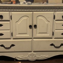 dresser & 2 nightstands 