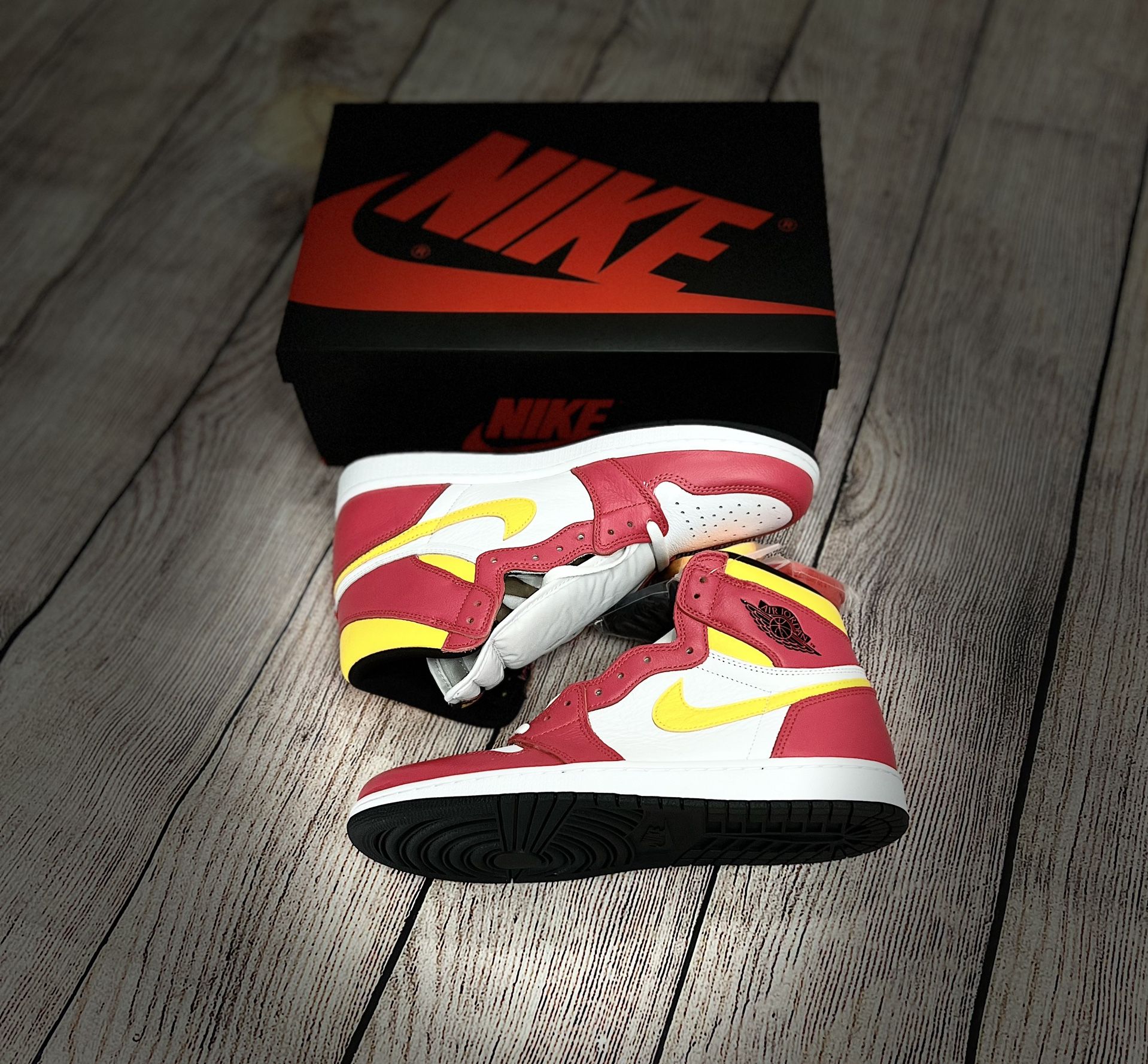 New Jordan 1 Retro Light Fusion Red Dead Stock