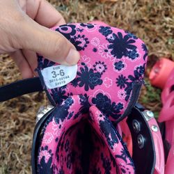 Girls rollers derby skate