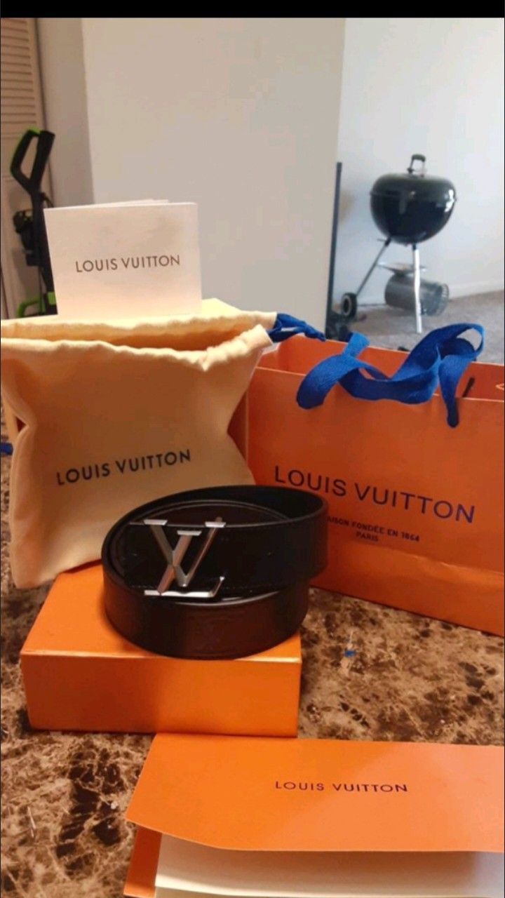 Louis Vuitton (Belt)
