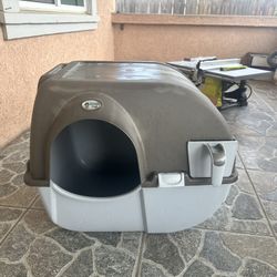 Cat litter box