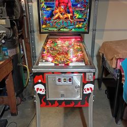 GORGAR PINBALL MACHINE BU WILLIAMS