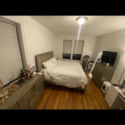 Beautiful King Sized Bedroom Set at a Great Price!