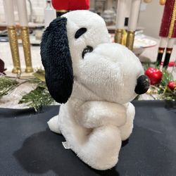 VINTAGE SNOOPY PLUSH - 8 INCHES