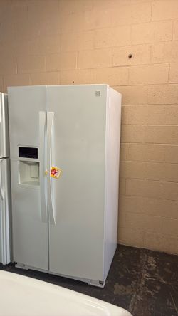 Nice like new Kenmore refrigerator