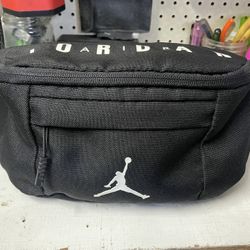 ***JORDAN OVERSIZED WAIST BAG ***