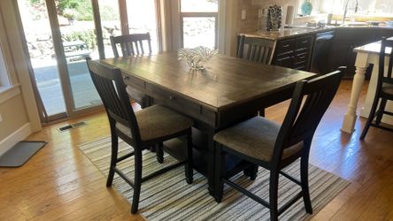 Tyler Creek Dining Table and 6 chairs