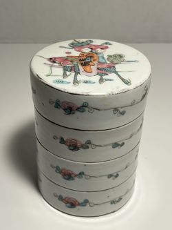 Antique Late Qing Dynasty Chinese Famille Rose 4-Tiered Porcelain Stacking Box