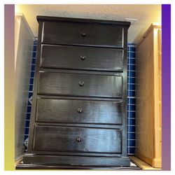 5 drawers dresser / Five drawers dresser
