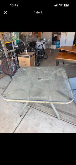 Mesa de Patio con Cubierta de Vidrio  Outdoor Patio Table with Glass Top