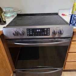 Frigidaire electric Range/stove