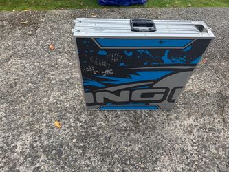 Collapsible beer pong table