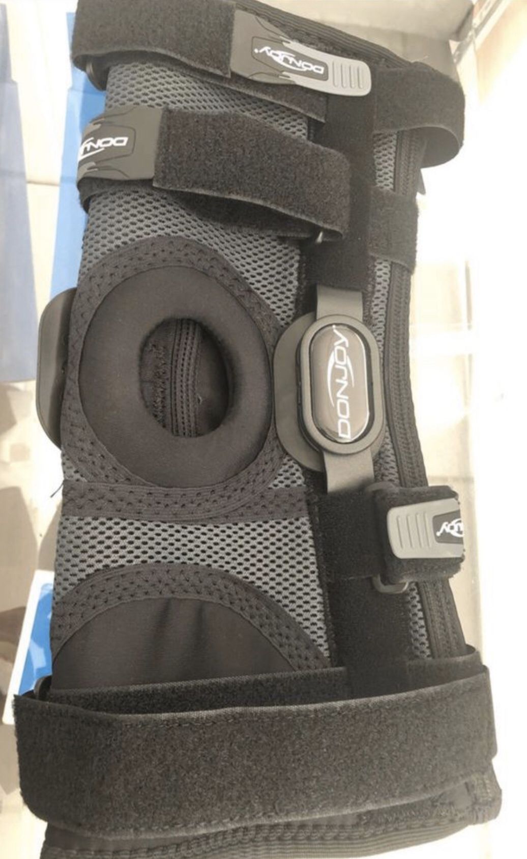 Knee brace