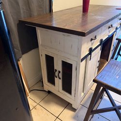 Farm style kitchen bar