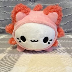 BRAND NEW WITHOUT TAGS HOT TOPIC EXCLUSIVE AXOLOTL MEOWCHI PLUSH WITHOUT TAGS