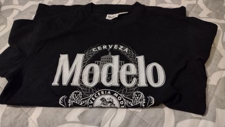 Modelo t-shirt size XS
