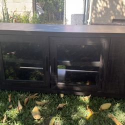 Storage TV Stand for TVs up to 75" Mueble de TV con almacenamiento para televisores de hasta 75" 