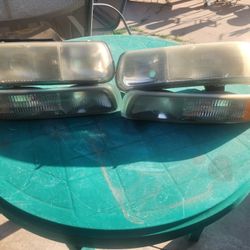 Suburban/Tahoe Headlights 2000-2006