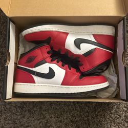 Air Jordan Mid Chicago Youth