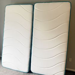 King Size Mattress/2 Twin Xl WITH Box Springs And Covers 
