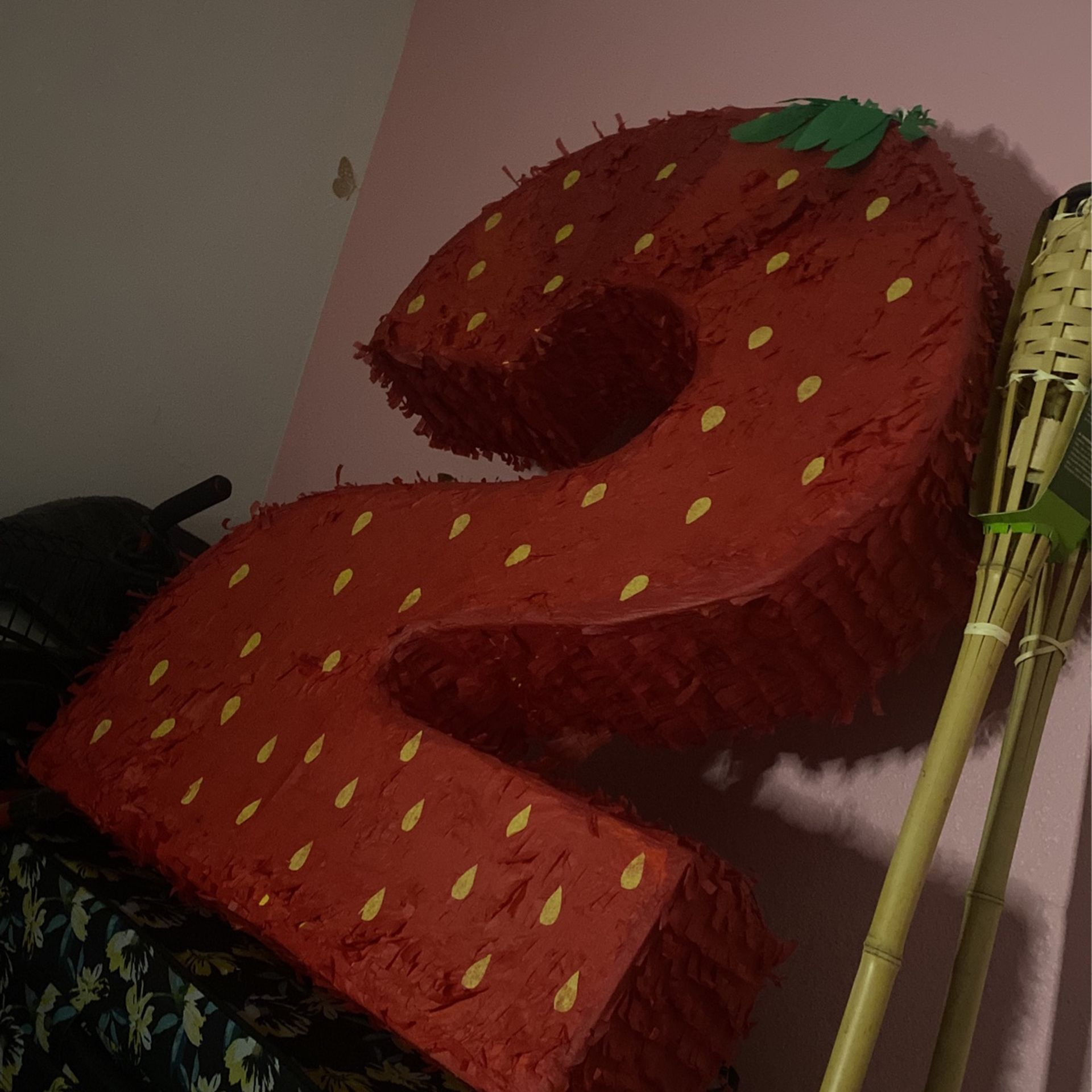 #2 Piñata Strawberry Theme 😊