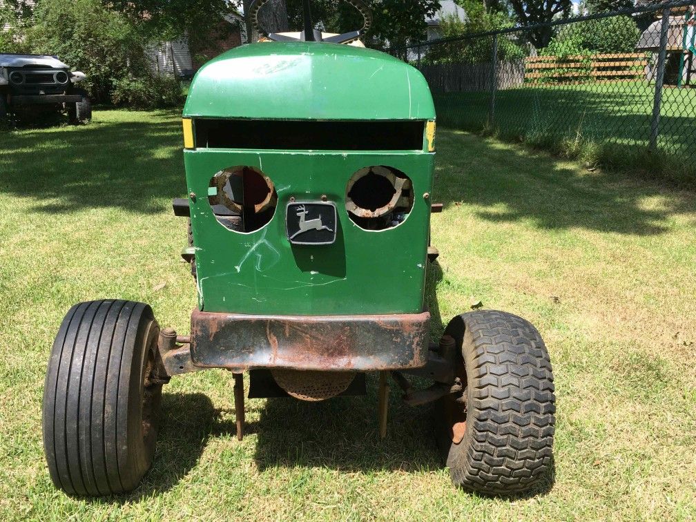 John Deere 111 tractor