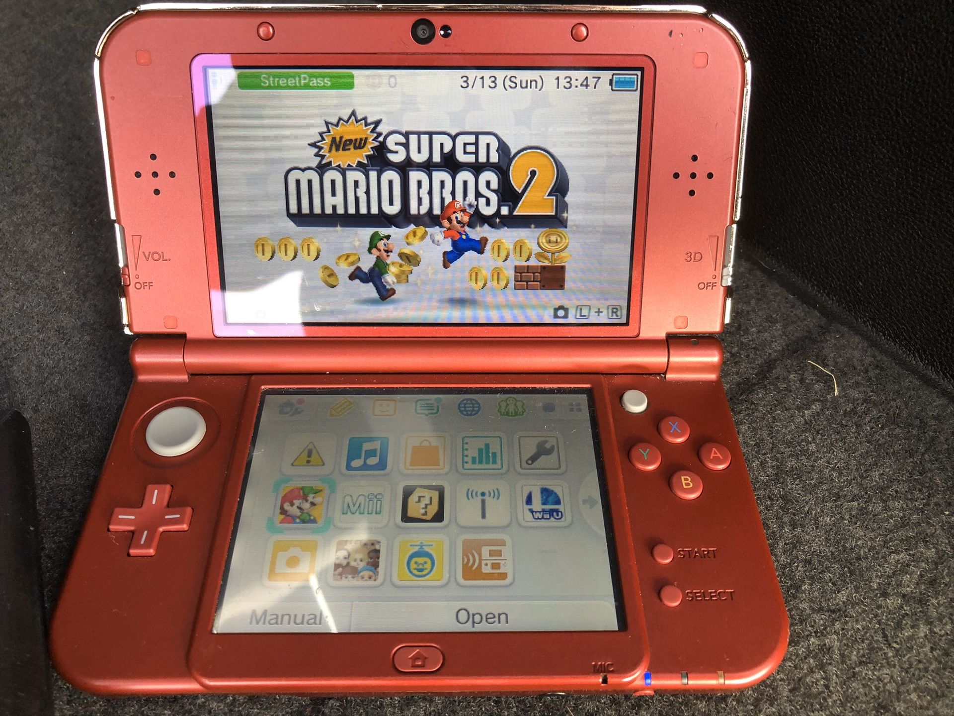 Nintendo 3DS plus Extras - Great Comdition