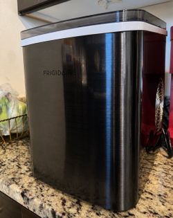 Frigidaire Countertop Ice Maker! Need gone ASAP!