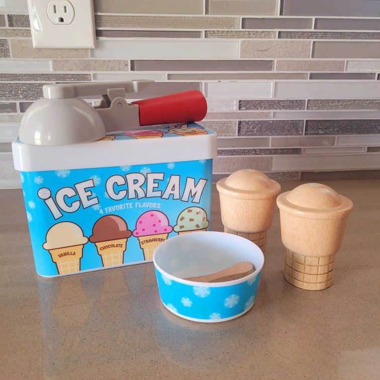 $15 - Brand New Melissa and Doug Magnetic Ice Cream Set