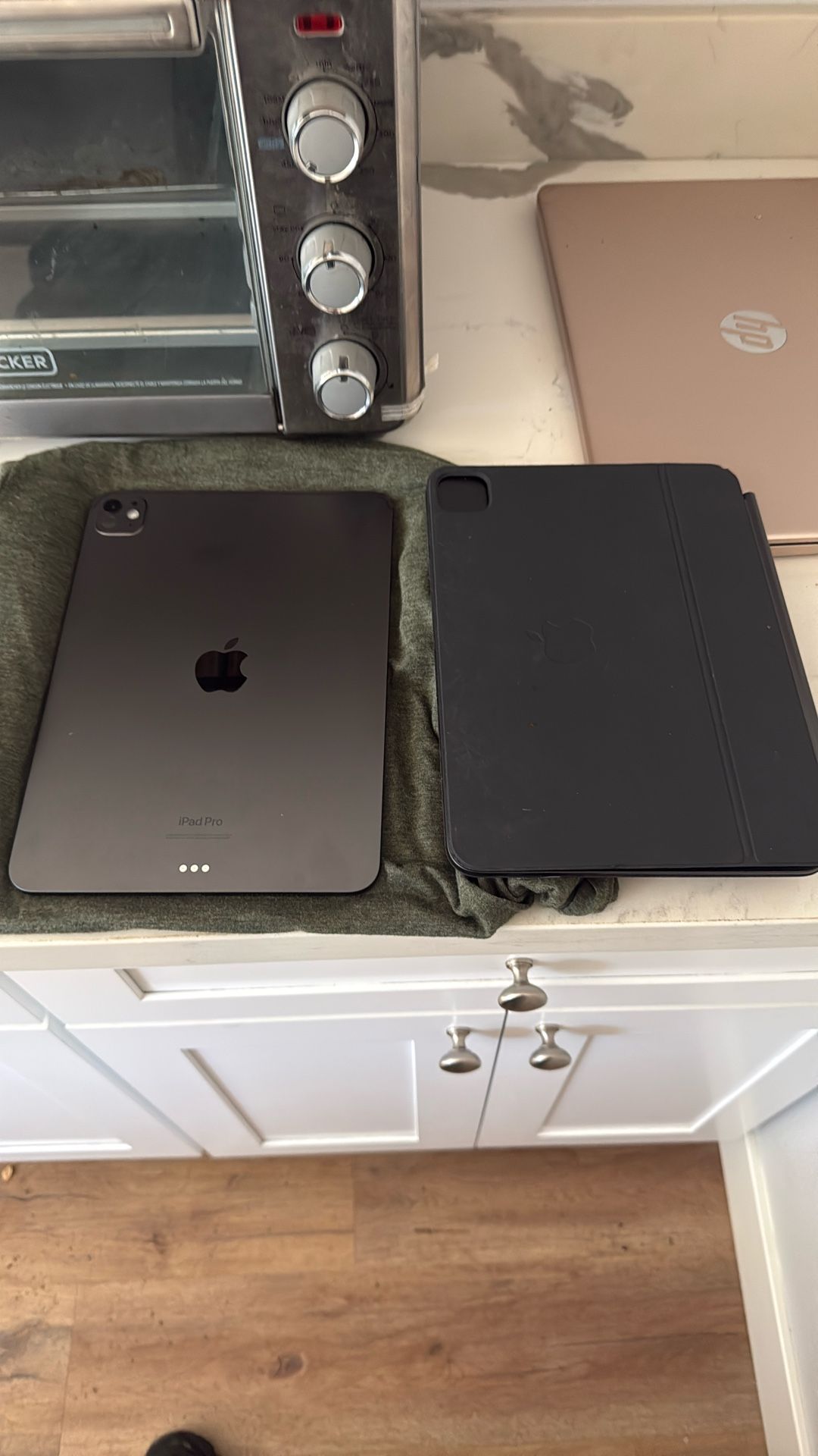 2024 Apple Ipad Pro With Magic Key Board Hardly Used
