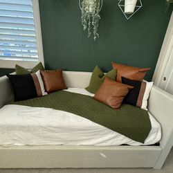 Upholstered Day Bed With Trundle