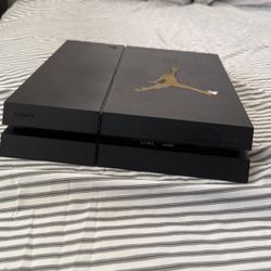 PS4 LIKE NEW