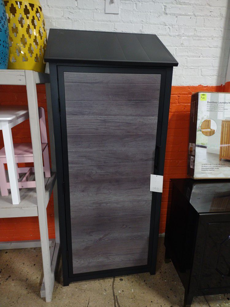 Out Door Storage Shed Also Great For When You Barbecuing Outside (New In A Box 