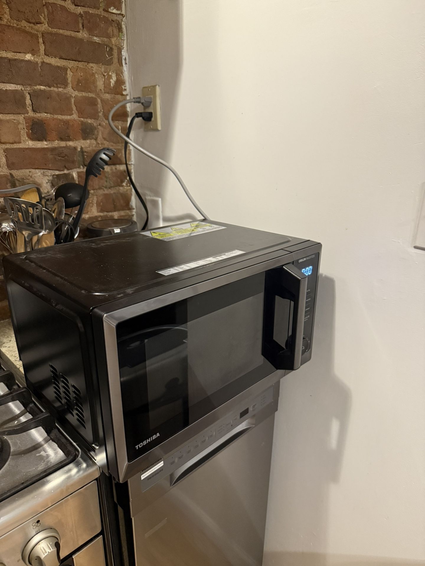 Toshiba 7-in-1 Countertop Microwave Oven – Like New