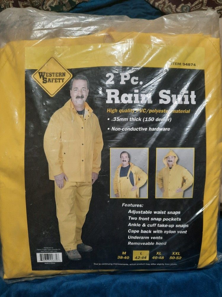 High quality 2 piece rain suit brand new