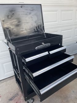 Heavy duty tool box with key