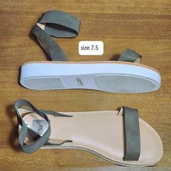 NEW - Dolce Vita, Olive Green Platform Sandals,  Size 7.5 