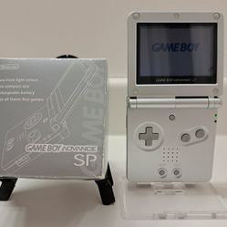 NEW NINTENDO GAME BOY ADVANCE SP + DONKEY KONG GAME + CHARGER + WARRANTY